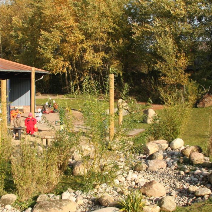 2008_Kinderwelt_Hamburg_Eppiland_Außengelaende_Haus_02.geandert