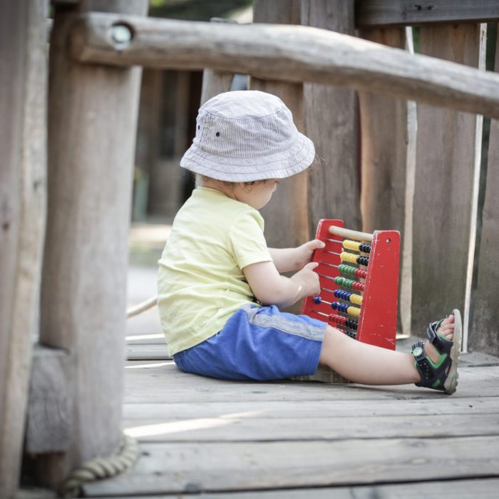 2019_Kinderwelt_Hamburg_Kita_Desy_Arbeiten_at_Fotoschooting_Marcel_Symbol_Mathematik_01